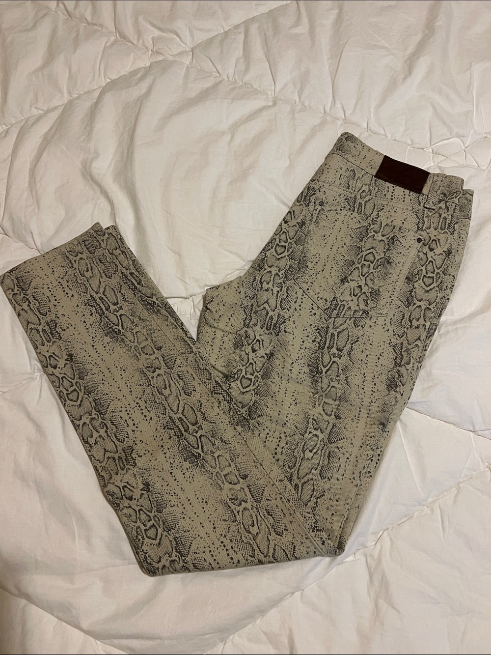 DKNY Snake-Print Skinny Pants in Beige and Gray